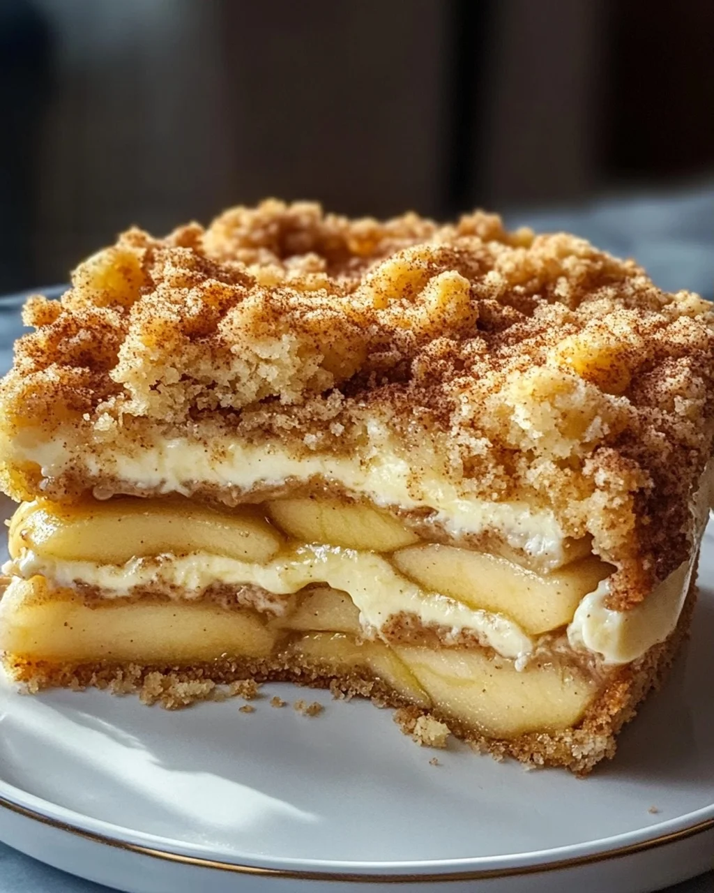 Apfelkuchen mit cremigem Pudding & knusprigen Zimtstreuseln
